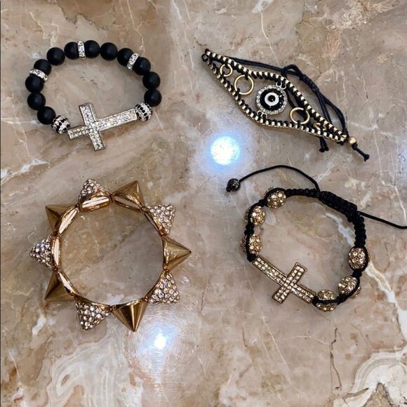 Jewelry - 💕4 bracelets💕 